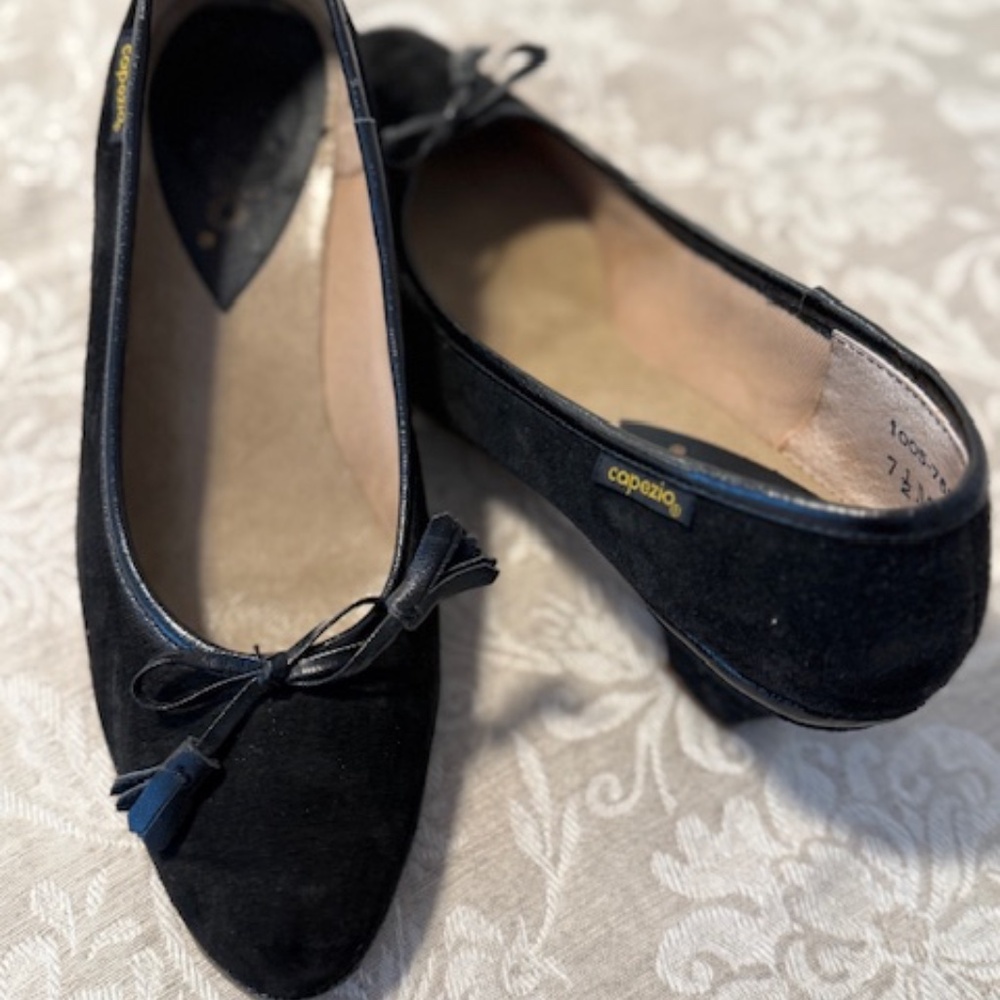 Capezio Black 2" heels 7 1/2 M - Picture 2 of 6